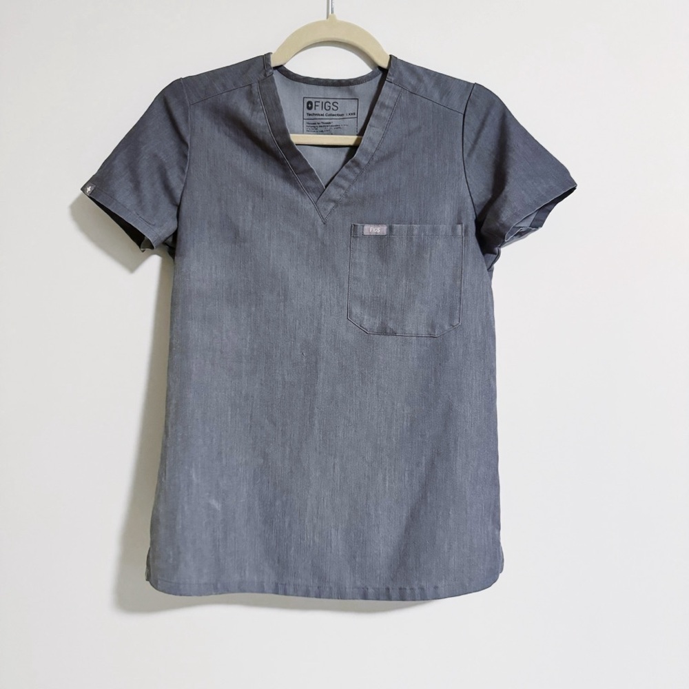Figs - Grey Scrubs Pocket Top